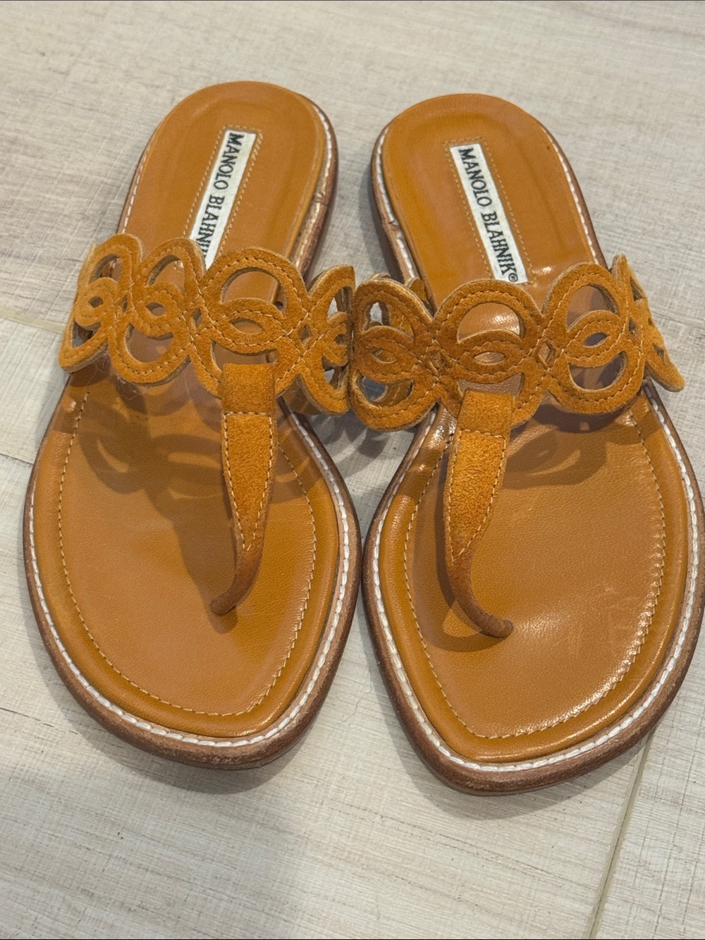 Manolo Blahnik Tan Suede Thong Sandals Cutout Detail Size 35